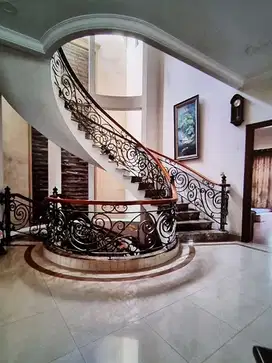 Dijual rumah taman surya Lt 400 siap huni , 3lt , hook bgs