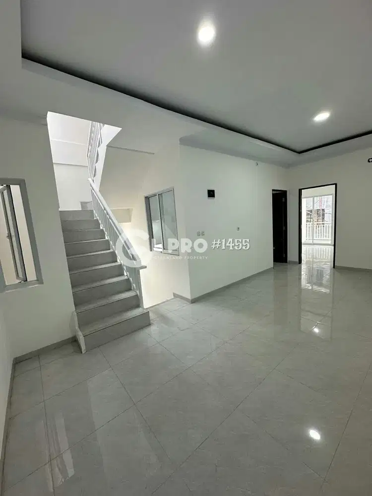Dijual Rumah Baru 3 Lantai Siap Huni Bebas Banjir Bisa KPR Bank