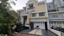 RUMAH DENGAN LAKE VIEW DI CLUSTER BGM AKASIA POSISI HOOK