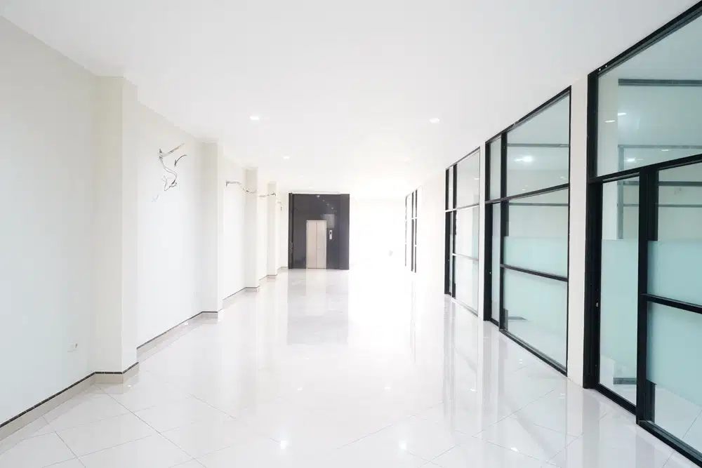 GEDUNG PERKANTORAN LOKASI STRATEGIS DI CILANDAK JAKARTA SELATAN