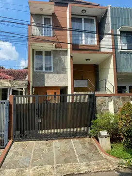 SELANGKAH MENUJU PIM RUMAH MEWAH DALAM CLUSTER DI PONDOK INDAH