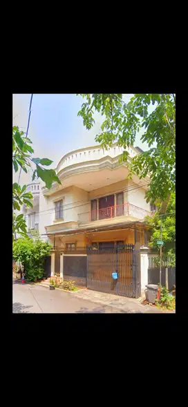 Dijual Rumah Cantik 5 BR Strategis di Sunter