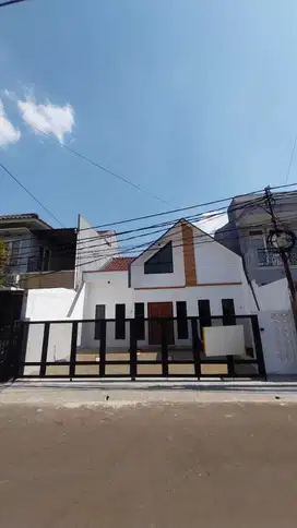 Jual Rumah Baru Griyaloka Sektor 1.2 BSD City 4 BR 2 lantai Siap Huni