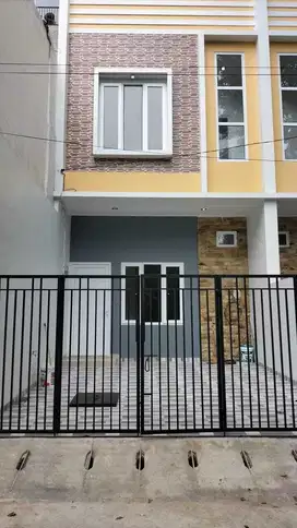 RUMAH BARU DI KOMPLEK WALIKOTA KELAPA GADING-HADAP TIMUR