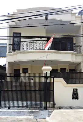 disewakan rumah bagus 2lantai di sunter