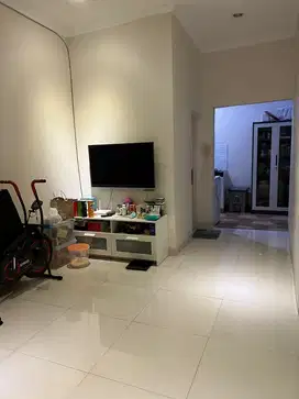 Dijual rumah lokasi strategis di kawasan Bintaro Sektor 3