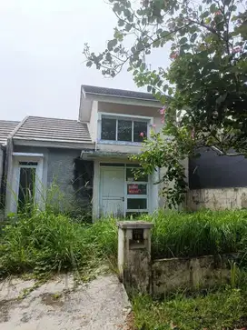 Dijual rumah di dua jalur depan taman di Citra Indah City