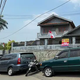 Rumah luas pinggir jalan ramai