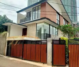 RUMAH BARU DI KEMANG-BANGUNAN 3 LANTAI-ADA KOLAM RENANG