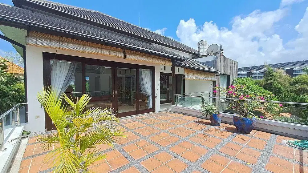 Di jual Villa in Bumbak Umalas kuta badung bali