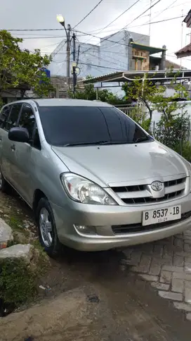 Toyota Kijang Innova 2004 Bensin