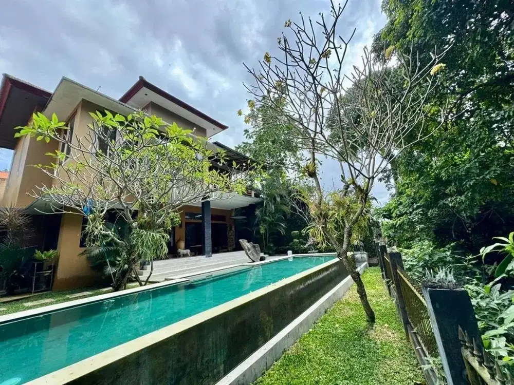 Villa Colosal River & Jungle View Semer Kerobokan Badung