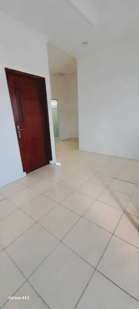 di jual rumah di pinggir jalan raya pamulang
