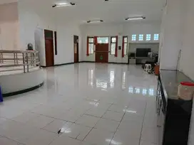 Jual Rumah Mewah Pada Zamannya di Mainroad Sriwijaya