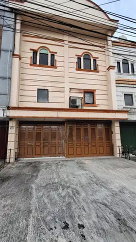Dijual dan di sewakan 2 ruko di daerah cimanggis  depok, pinggir jalan