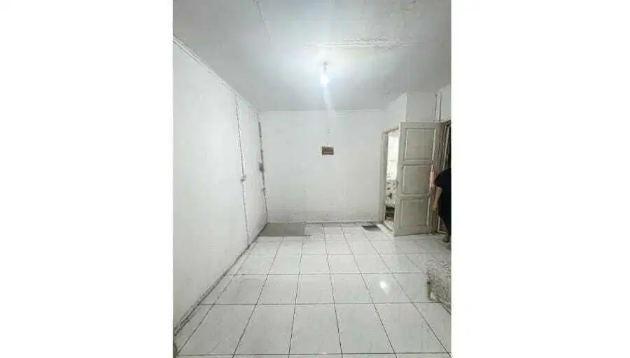 Disewa Ruko gandeng taman surya dilewati banyak kendaraan