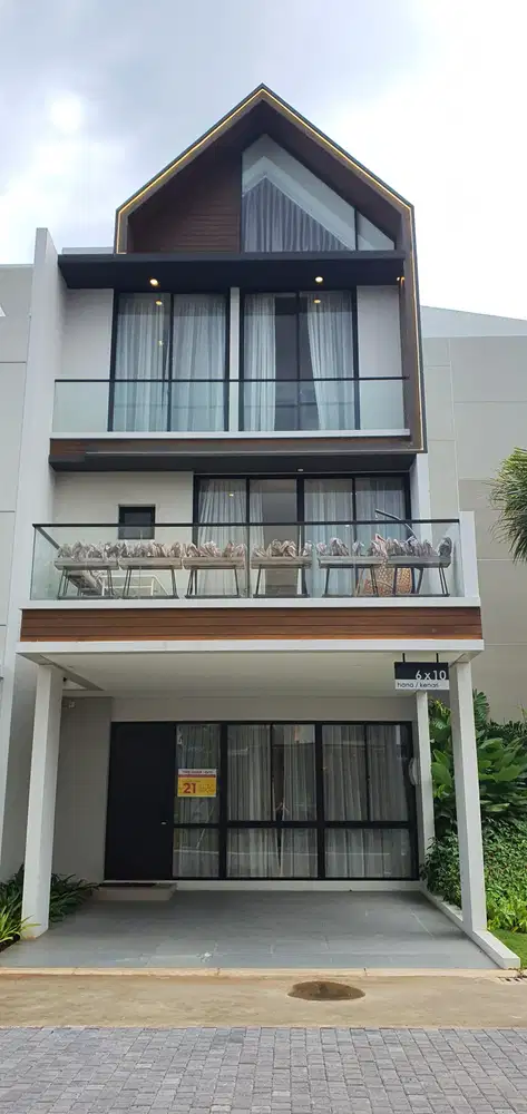 Dijual Rumah 3 Lantai Osaka Residence di Pik Balkon Luas Bisa Cicil 10