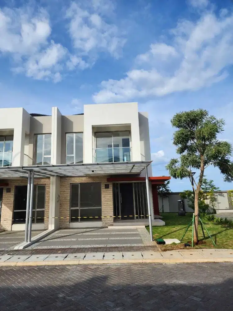 Jual Rumah HOEK  di pantai indah kapuk pik2 3 kamar tidur cuma 4m aja
