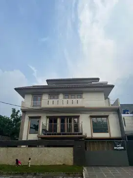 Dijual Rumah mewah di Taman Villa Meruya dekat tol JORR, kampus, RS