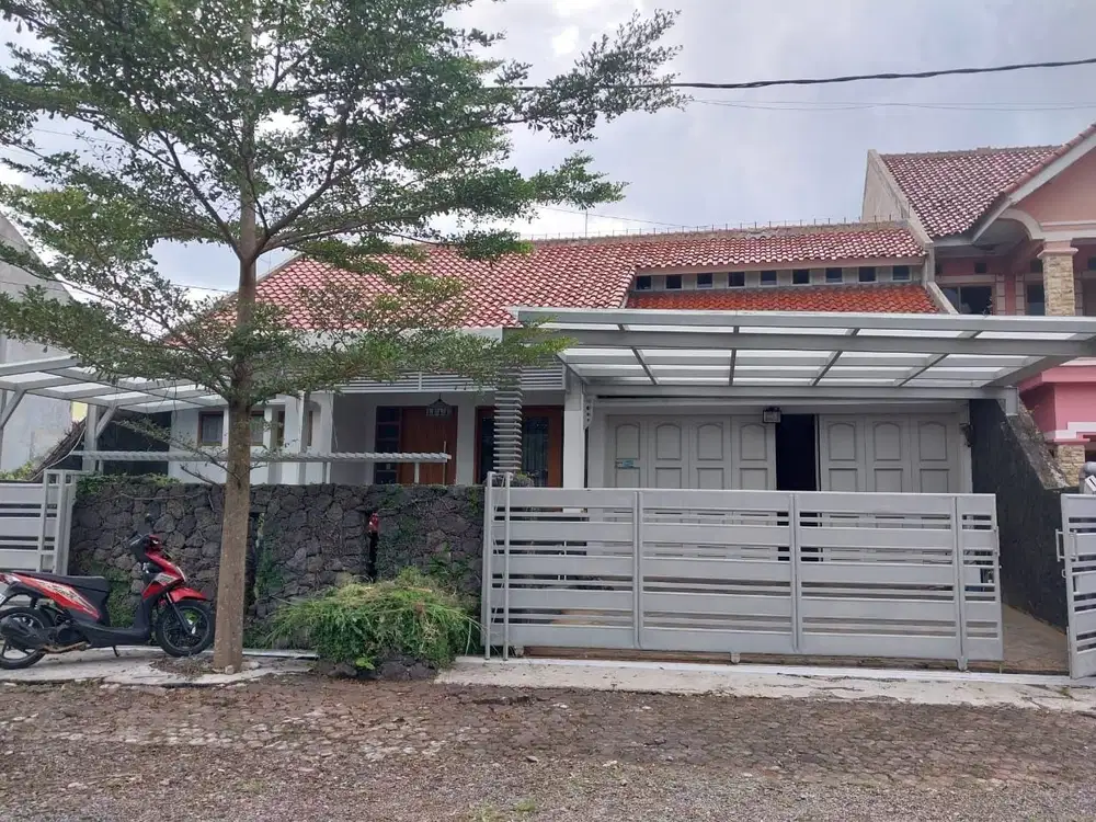 Rumah luas nyaman terawat strategis di Arcamanik Endah Kota Bandung