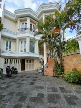 Disewakan Rumah Besar Mewah Strategis Area Expatriate Exclusive Kemang