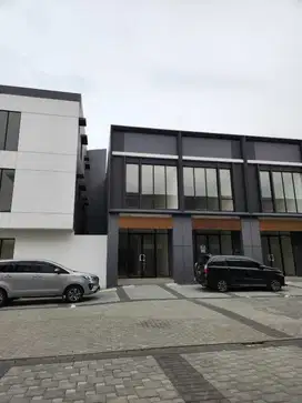 Disewakan Ruko Hamton Baru Siap Pakai Gading Serpong , Tangerang
