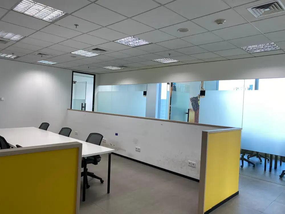 SREWA KANTOR DI JAKARTA SELATAN KUNINGAN 105M2 FURNISHED 350K NEGO