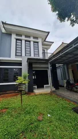 Dijual Rumah Tanah Luas Depan Taman
