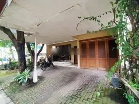 Rumah 3 Lantai Semi Furnished Sertifikat Hak Milik di Cilandak Kko