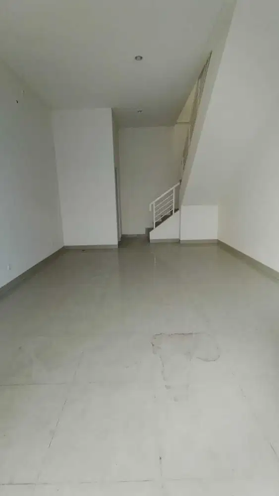 Disewa Ruko Pisa Grande, Gading Serpong
