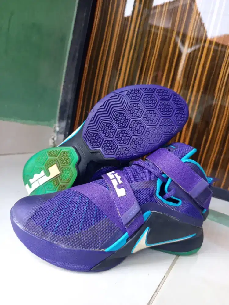 Nike LeBron size 41