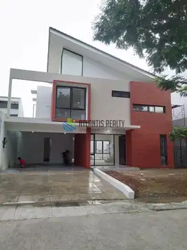 RUMAH DIJUAL Vassa Lake Lippo Cikarang. BRAND NEW