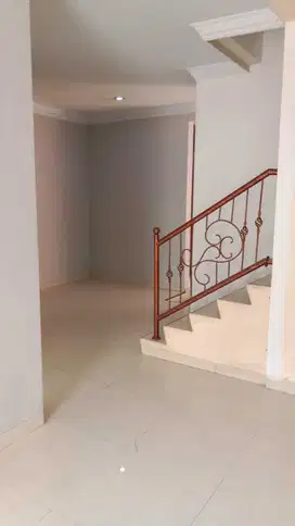 Dijual Rumah Taman Palem Lestari Harga Nego di Jakarta Barat