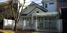 Dijual rumah siap huni nyaman terawat di Komplek Batununggal Indah