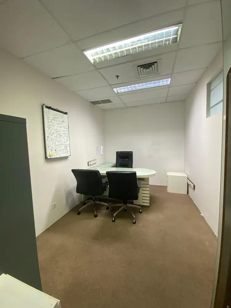 SEWA KANTOR DI JAKARTA SELATAN KUNINGAN 241M2 FURNISHED 150K NEGO