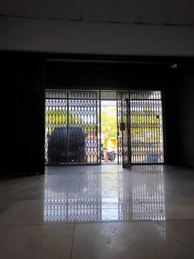 Disewakan Ruko 2,5 Lantai Siap Pakai Lokasi di Mainroad Mekar Wangi