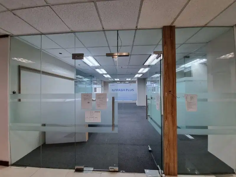 SEWA KANTOR DI SUDIRMAN JAKARTA PUSAT MAYAPADA 223M2 PARTISI