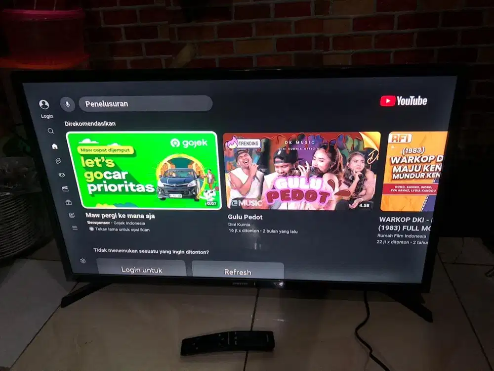 Smart tv samsung 32 inchi mulus