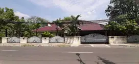 RUMAH DI CEMPAKA PUTIH BARAT RAYA-HOOK HADAP TIMUR