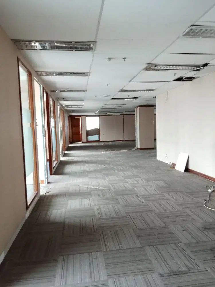 SEWA KANTOR DI JAKARTA SELATAN KUNINGAN 650M PARTISI 150K NEGO