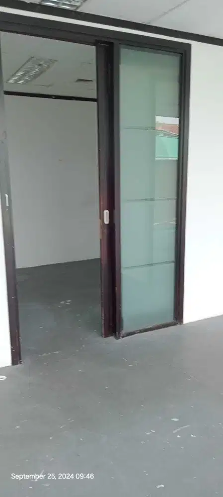 SEWA KANTOR DI JAKARTA PUSAT KH MANSYUR 109M2 PARTISI 150K NEGO