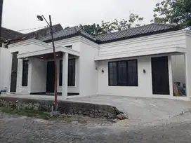 Rumah Clasic Mewah On Progres Dekat Kampus UNS