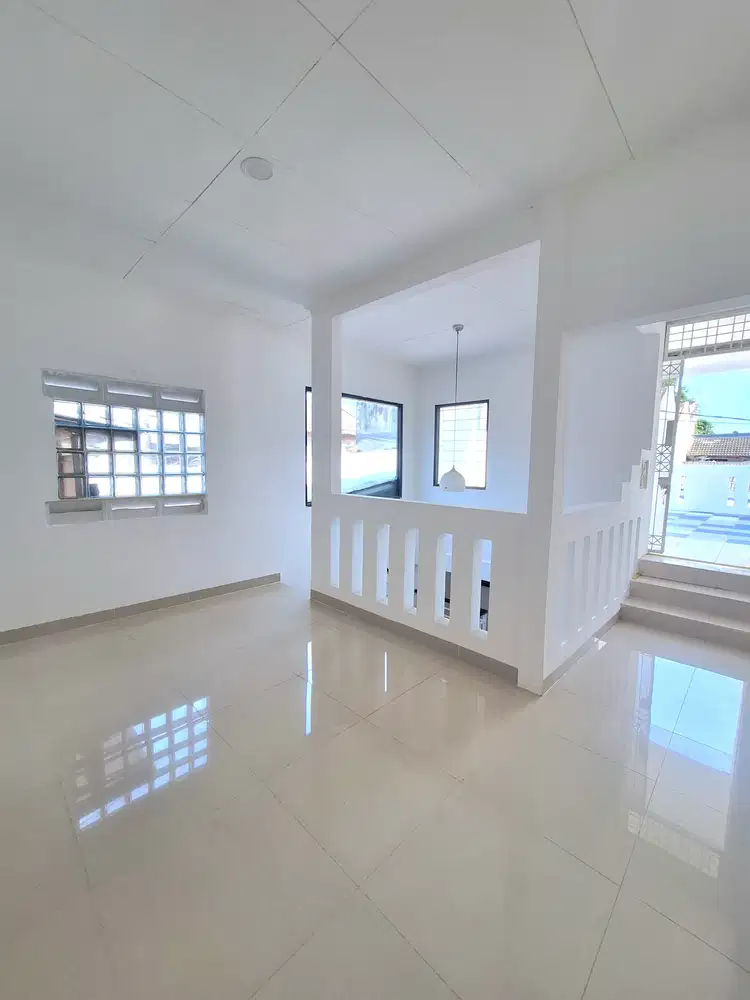 Rumah Di Sektor 5 Bintaro Sudah Renovasi Siap Huni