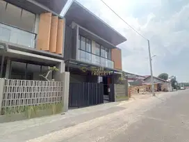 RUMAH 2 LANTAI, FULL FURNISHED, 7 MENIT DARI TUGU JOGJA
