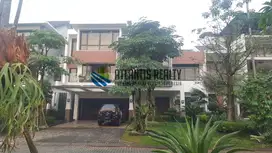 Dijual rumah mewah full furnished depan danau green cove BSD city