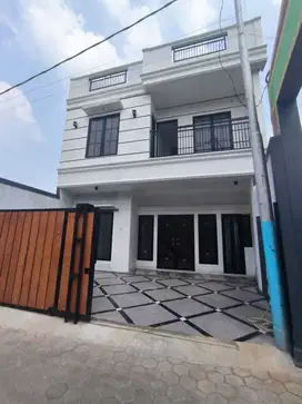 H110.Rumah Baru 2 Lantai Plus Rooftop di Setu Cipayung Jakarta Timur