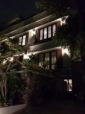 Rumah Mewah Emerald Cove, Design Classic Modern Di Summarecon Serpong