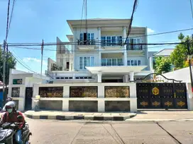 Dijual Rumah Mewah Menteng Pegangsaan Jakpus, Bangunan Mewah 3 Lantai, New