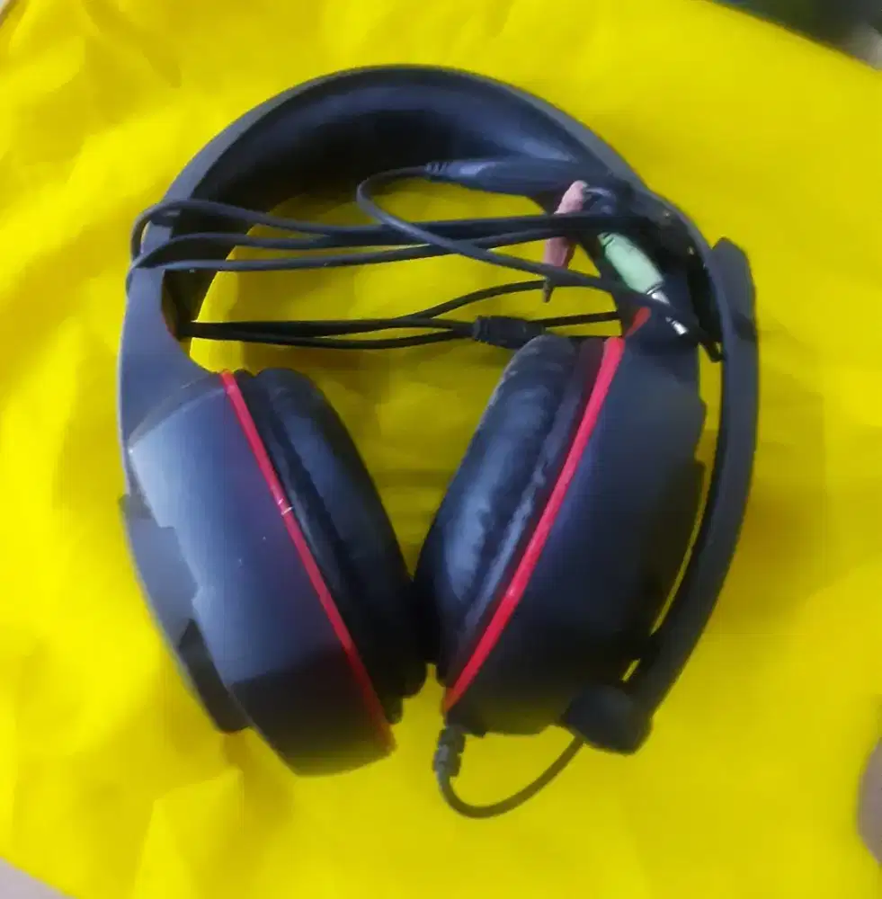 Headset Gaming Bass + Mic – Suara Jernih & Nyaman Dipakai