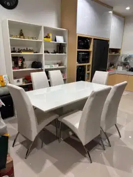Meja Makan Informa Set Kursi 6 Istimewa